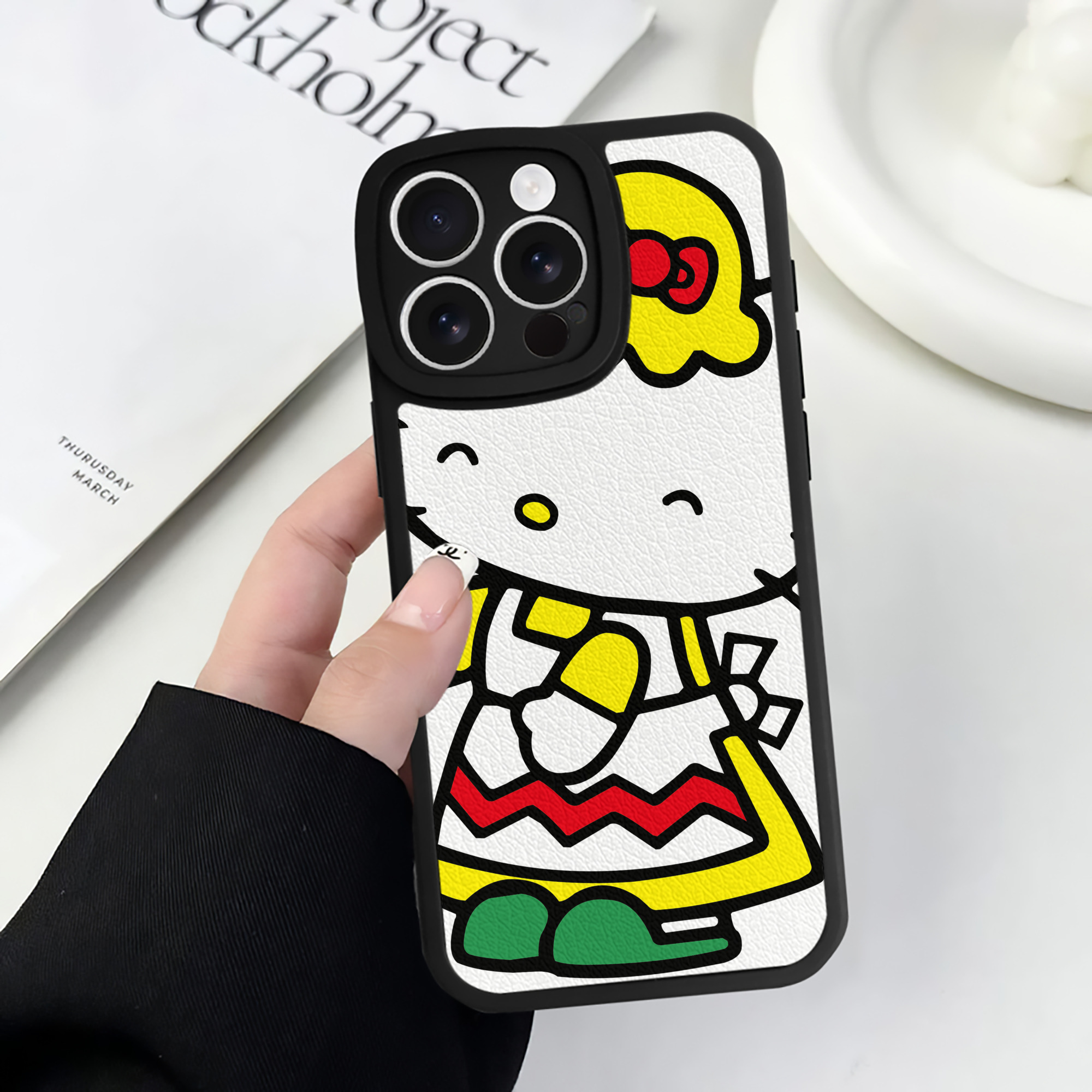 （画像用） Hello Kitty ハローキティ 【iPhone 16シリーズ対応】シリコンスマホケース（レザー調） 材質：シリコン
